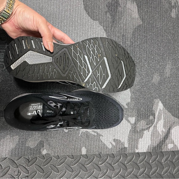 Women Brooks levitate GTS 6 size 7,5 - Picture 4 of 6